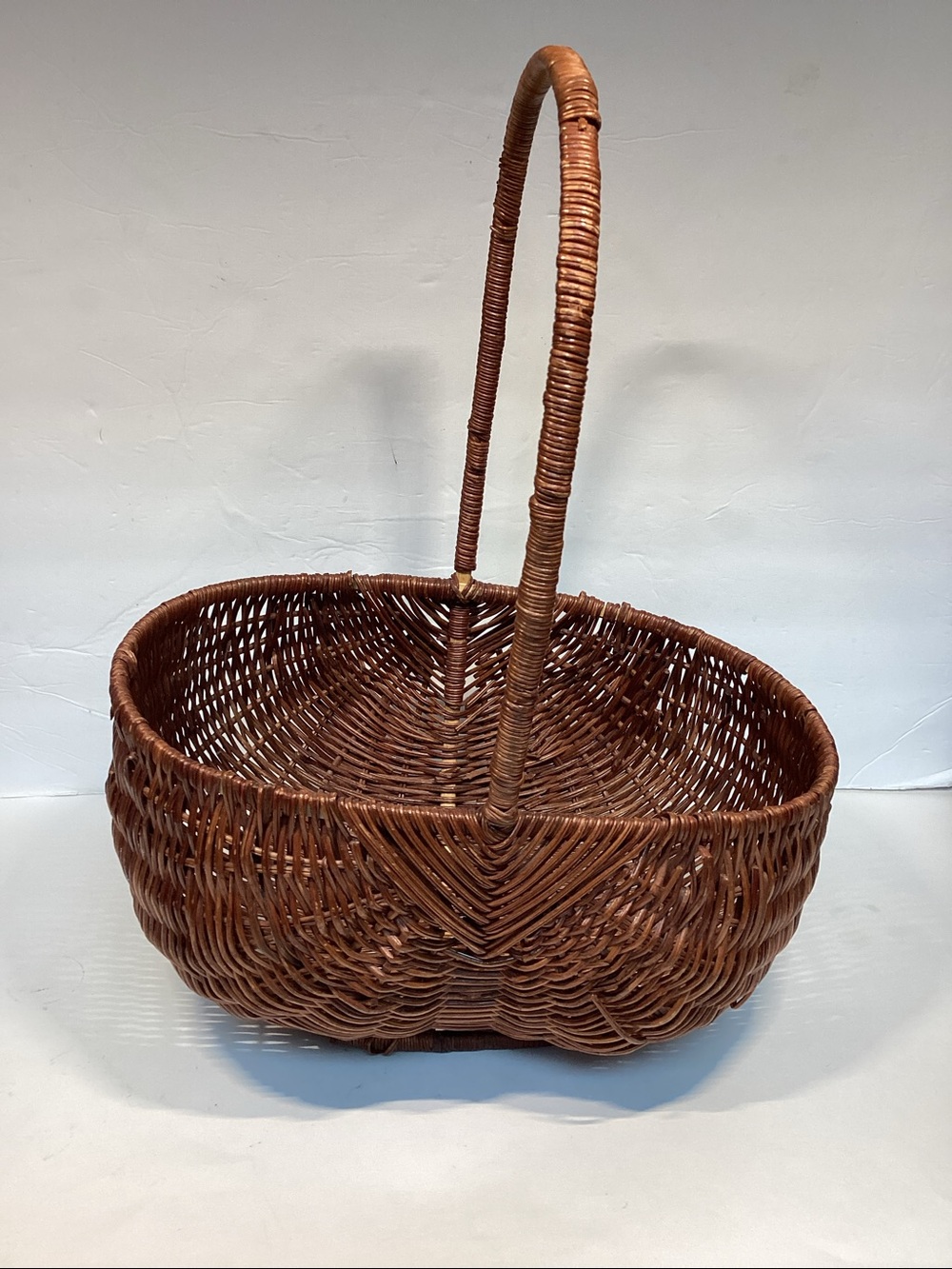 Vtg Brown Wicker Rattan Market Gathering Basket w Handle French Country storage